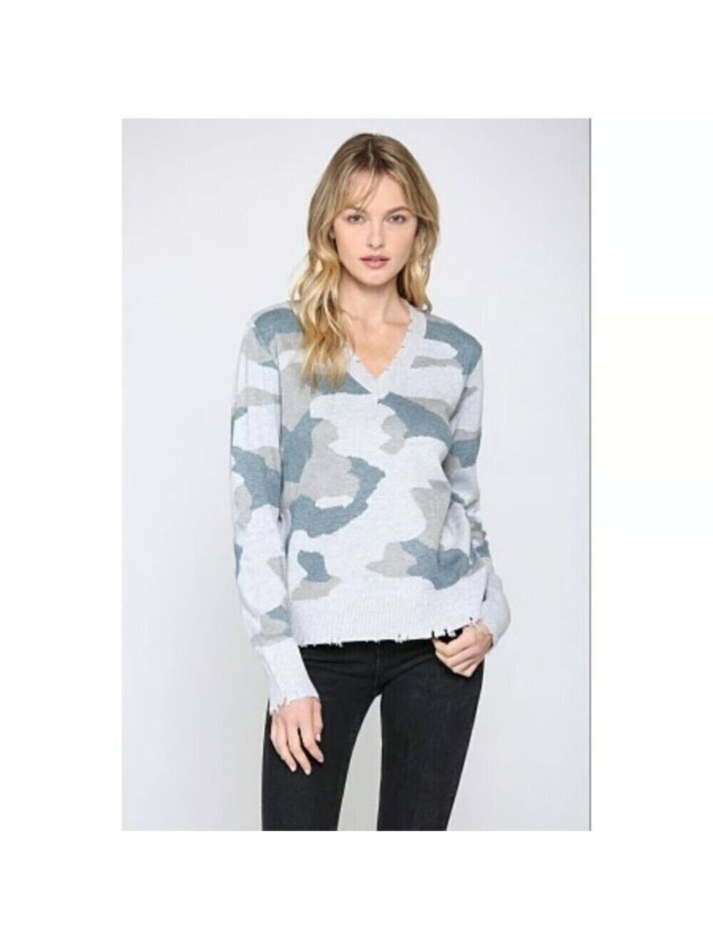NWT FATE Gray/Blue Camo Distressed Hem V-Neck Long Sleeve Sweater Size Small